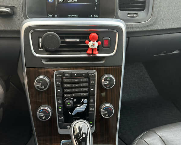 Черный Вольво B60, объемом двигателя 2.4 л и пробегом 340 тыс. км за 12300 $, фото 9 на Automoto.ua