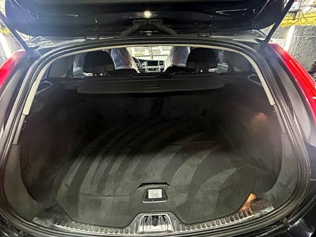 Черный Вольво B60, объемом двигателя 1.9 л и пробегом 188 тыс. км за 15500 $, фото 3 на Automoto.ua