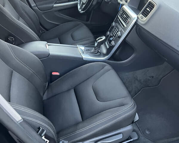 Черный Вольво B60, объемом двигателя 2.4 л и пробегом 235 тыс. км за 15290 $, фото 30 на Automoto.ua