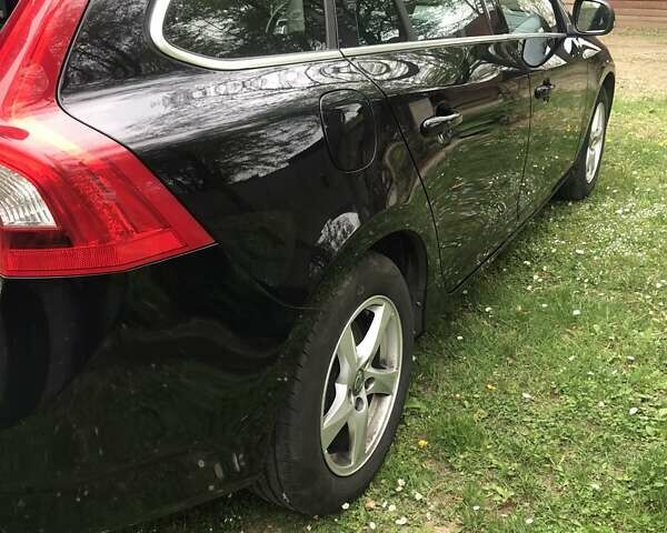 Черный Вольво B60, объемом двигателя 1.56 л и пробегом 292 тыс. км за 10500 $, фото 7 на Automoto.ua