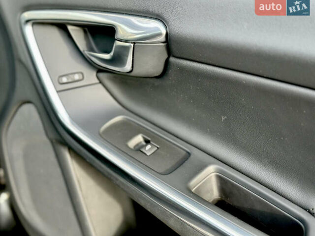 Чорний Вольво B60, об'ємом двигуна 2.4 л та пробігом 230 тис. км за 14990 $, фото 32 на Automoto.ua