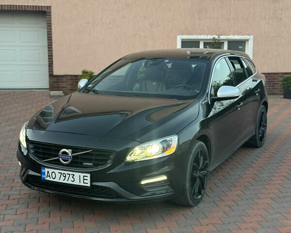 Черный Вольво B60, объемом двигателя 2.4 л и пробегом 249 тыс. км за 14000 $, фото 1 на Automoto.ua