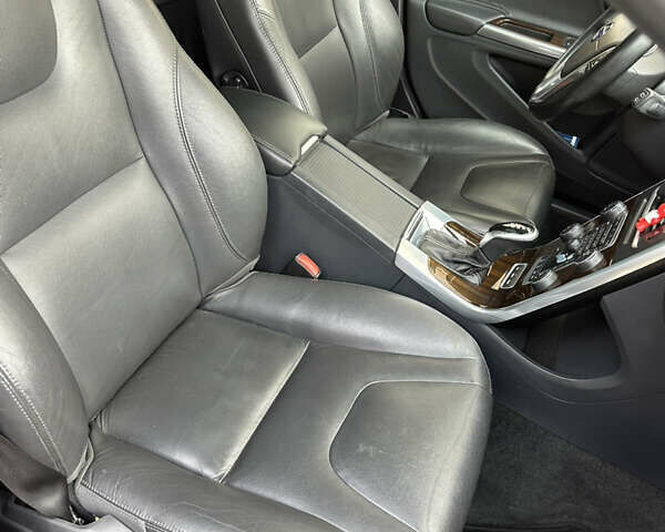 Черный Вольво B60, объемом двигателя 2.4 л и пробегом 340 тыс. км за 12300 $, фото 6 на Automoto.ua