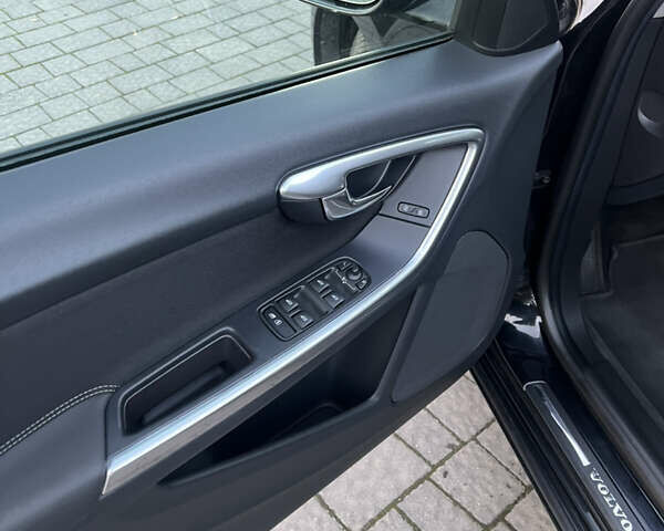 Черный Вольво B60, объемом двигателя 2.4 л и пробегом 235 тыс. км за 15290 $, фото 24 на Automoto.ua