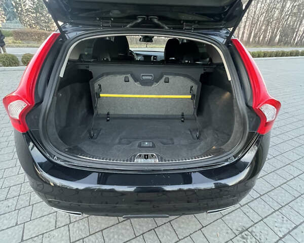 Черный Вольво B60, объемом двигателя 2.4 л и пробегом 235 тыс. км за 15290 $, фото 33 на Automoto.ua