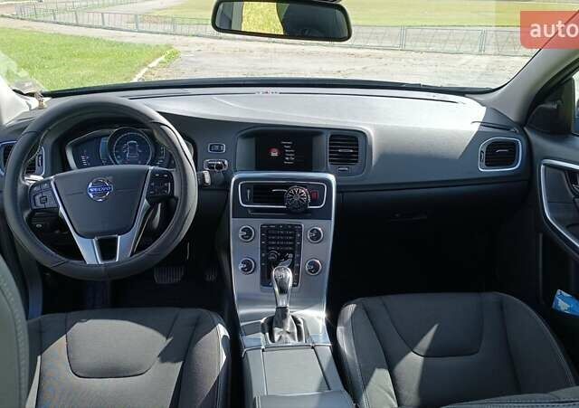 Вольво B60 2014 у Житомирі на Automoto.ua Чорний Вольво B60, об'ємом двигуна 2 л та пробігом 350 тис. км за 12899 $, фото 9 на Automoto.ua