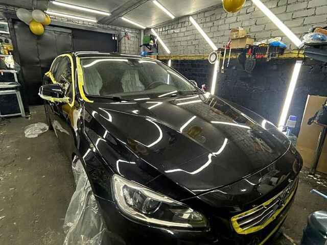 Черный Вольво B60, объемом двигателя 1.9 л и пробегом 188 тыс. км за 15500 $, фото 11 на Automoto.ua