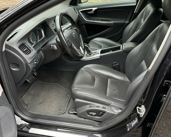 Черный Вольво B60, объемом двигателя 2.4 л и пробегом 174 тыс. км за 17400 $, фото 7 на Automoto.ua