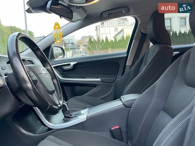 Чорний Вольво B60, об'ємом двигуна 2 л та пробігом 219 тис. км за 13450 $, фото 128 на Automoto.ua