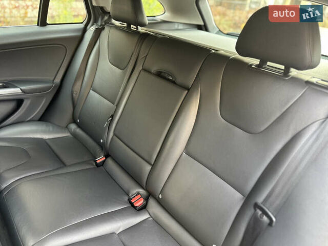 Чорний Вольво B60, об'ємом двигуна 2.4 л та пробігом 230 тис. км за 14990 $, фото 46 на Automoto.ua