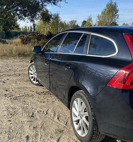 Черный Вольво B60, объемом двигателя 1.97 л и пробегом 252 тыс. км за 13200 $, фото 4 на Automoto.ua