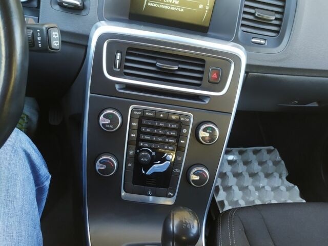 Черный Вольво B60, объемом двигателя 0 л и пробегом 200 тыс. км за 12900 $, фото 5 на Automoto.ua