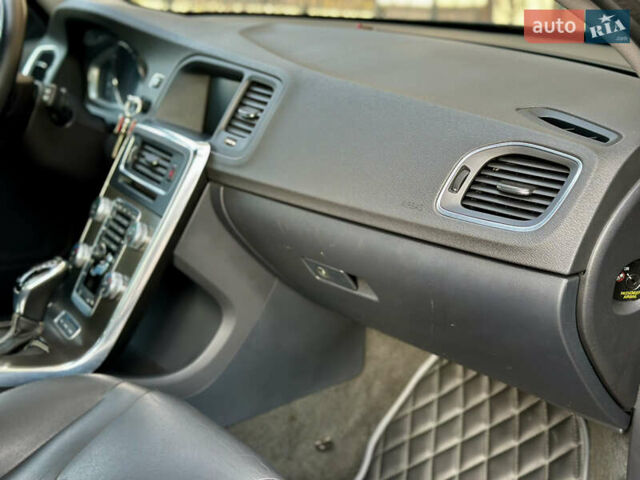 Чорний Вольво B60, об'ємом двигуна 2.4 л та пробігом 230 тис. км за 14990 $, фото 34 на Automoto.ua