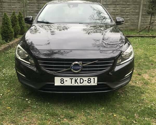 Черный Вольво B60, объемом двигателя 1.56 л и пробегом 292 тыс. км за 10500 $, фото 1 на Automoto.ua