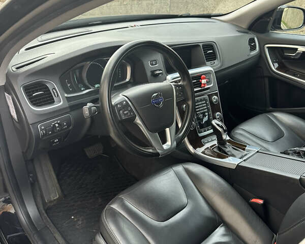 Черный Вольво B60, объемом двигателя 2.4 л и пробегом 340 тыс. км за 12300 $, фото 11 на Automoto.ua