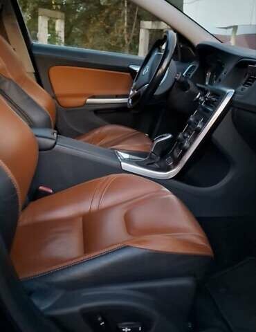 Чорний Вольво B60, об'ємом двигуна 2.4 л та пробігом 315 тис. км за 16400 $, фото 7 на Automoto.ua