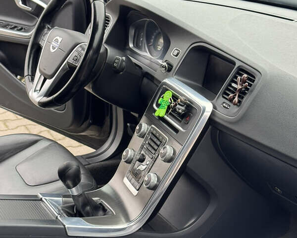 Черный Вольво B60, объемом двигателя 1.56 л и пробегом 246 тыс. км за 13800 $, фото 40 на Automoto.ua