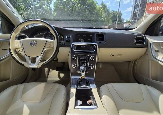 Черный Вольво B60, объемом двигателя 2 л и пробегом 127 тыс. км за 13500 $, фото 5 на Automoto.ua