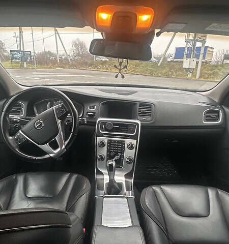 Черный Вольво B60, объемом двигателя 1.99 л и пробегом 212 тыс. км за 11800 $, фото 8 на Automoto.ua