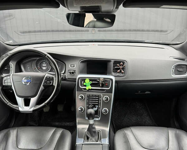 Черный Вольво B60, объемом двигателя 1.56 л и пробегом 246 тыс. км за 13800 $, фото 31 на Automoto.ua