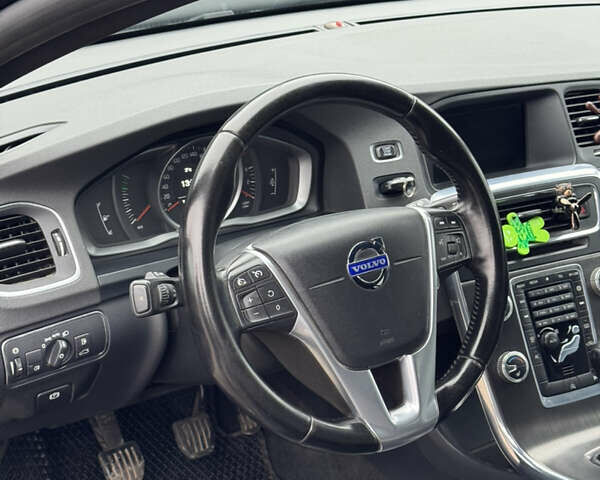 Черный Вольво B60, объемом двигателя 1.56 л и пробегом 246 тыс. км за 13800 $, фото 25 на Automoto.ua