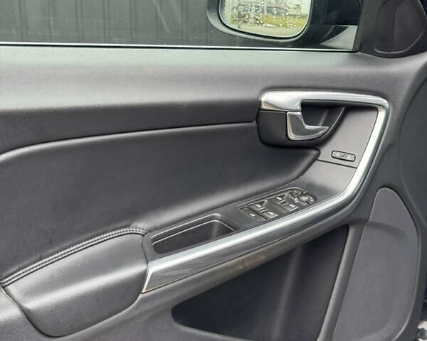 Черный Вольво B60, объемом двигателя 1.56 л и пробегом 246 тыс. км за 13800 $, фото 26 на Automoto.ua