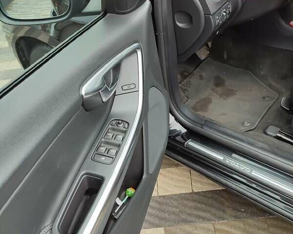 Черный Вольво B60, объемом двигателя 1.97 л и пробегом 229 тыс. км за 11299 $, фото 14 на Automoto.ua