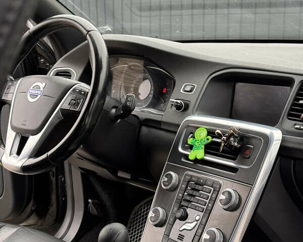 Черный Вольво B60, объемом двигателя 1.56 л и пробегом 246 тыс. км за 13800 $, фото 44 на Automoto.ua