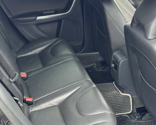 Черный Вольво B60, объемом двигателя 1.56 л и пробегом 246 тыс. км за 13800 $, фото 43 на Automoto.ua