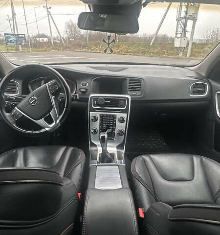 Черный Вольво B60, объемом двигателя 1.99 л и пробегом 212 тыс. км за 11800 $, фото 7 на Automoto.ua