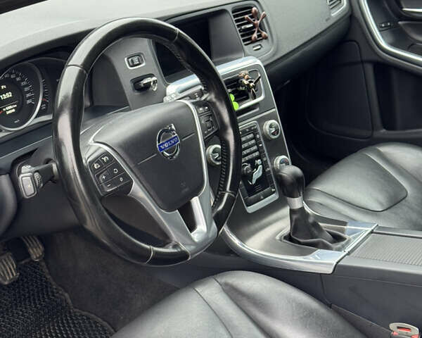 Черный Вольво B60, объемом двигателя 1.56 л и пробегом 246 тыс. км за 13800 $, фото 24 на Automoto.ua