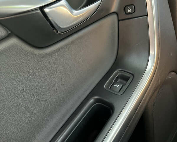 Чорний Вольво B60, об'ємом двигуна 1.97 л та пробігом 235 тис. км за 12700 $, фото 15 на Automoto.ua