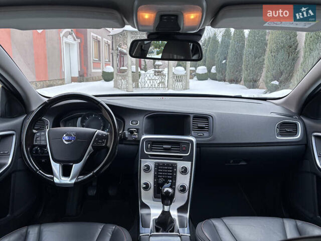 Черный Вольво B60, объемом двигателя 1.6 л и пробегом 246 тыс. км за 12700 $, фото 132 на Automoto.ua