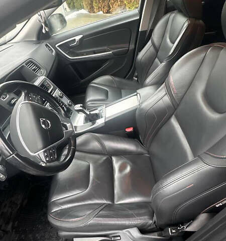 Черный Вольво B60, объемом двигателя 1.99 л и пробегом 212 тыс. км за 11800 $, фото 10 на Automoto.ua