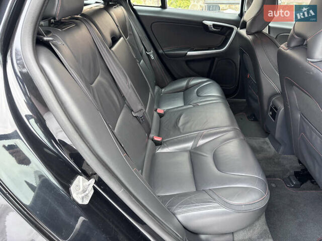 Черный Вольво B60, объемом двигателя 1.6 л и пробегом 246 тыс. км за 12700 $, фото 118 на Automoto.ua