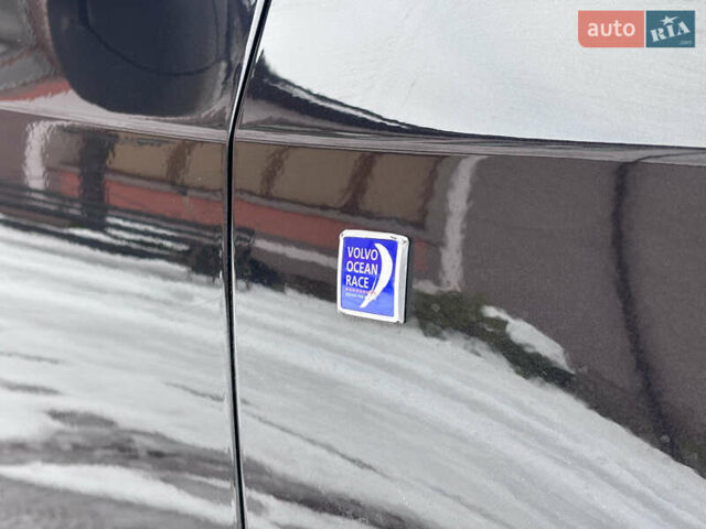 Черный Вольво B60, объемом двигателя 1.6 л и пробегом 246 тыс. км за 12700 $, фото 22 на Automoto.ua