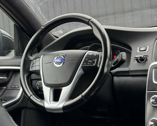 Черный Вольво B60, объемом двигателя 1.56 л и пробегом 246 тыс. км за 13800 $, фото 30 на Automoto.ua