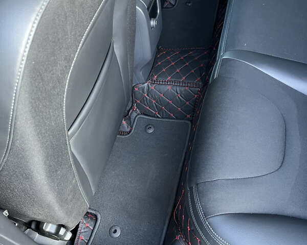 Черный Вольво B60, объемом двигателя 1.97 л и пробегом 49 тыс. км за 18500 $, фото 12 на Automoto.ua
