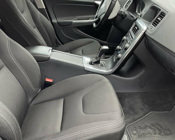 Чорний Вольво B60, об'ємом двигуна 1.99 л та пробігом 214 тис. км за 12850 $, фото 7 на Automoto.ua