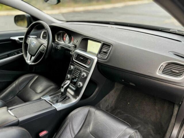 Черный Вольво B60, объемом двигателя 2.5 л и пробегом 78 тыс. км за 5300 $, фото 7 на Automoto.ua