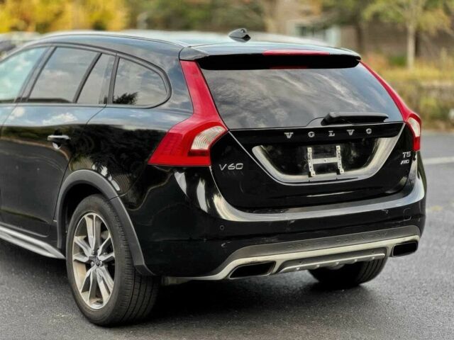 Черный Вольво B60, объемом двигателя 2.5 л и пробегом 78 тыс. км за 5300 $, фото 3 на Automoto.ua