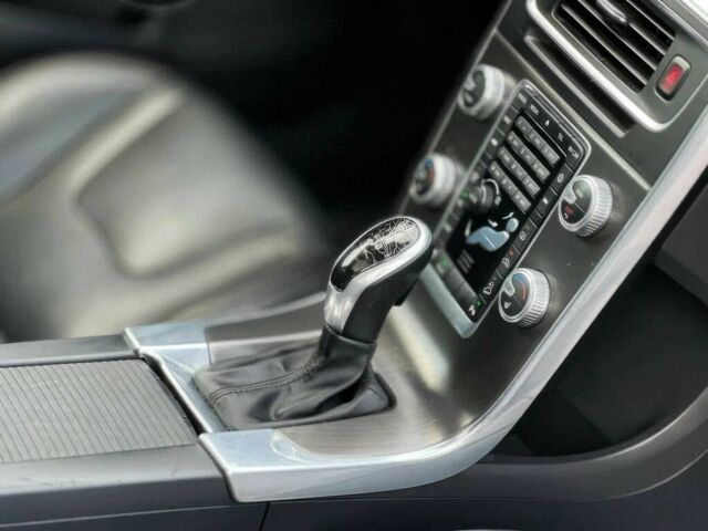 Черный Вольво B60, объемом двигателя 2.5 л и пробегом 78 тыс. км за 5300 $, фото 11 на Automoto.ua