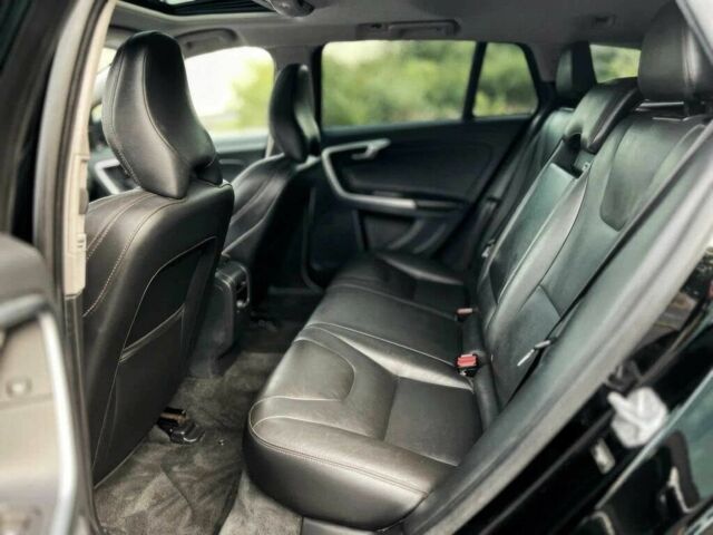 Черный Вольво B60, объемом двигателя 2.5 л и пробегом 78 тыс. км за 5300 $, фото 13 на Automoto.ua