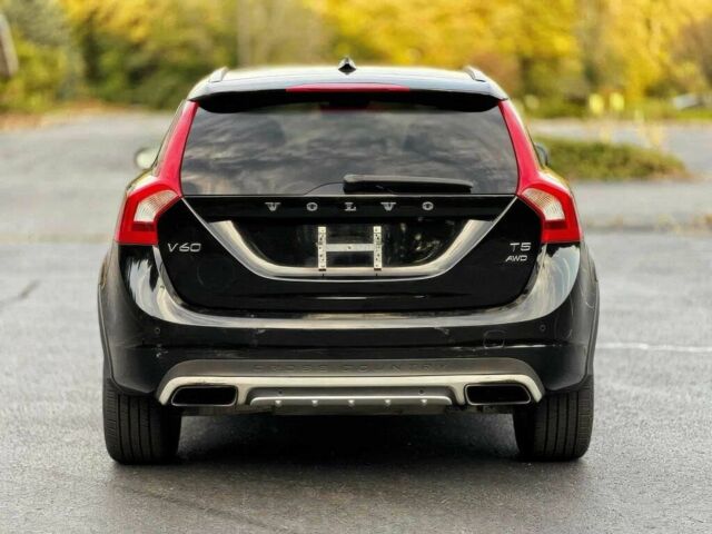 Черный Вольво B60, объемом двигателя 2.5 л и пробегом 78 тыс. км за 5300 $, фото 4 на Automoto.ua