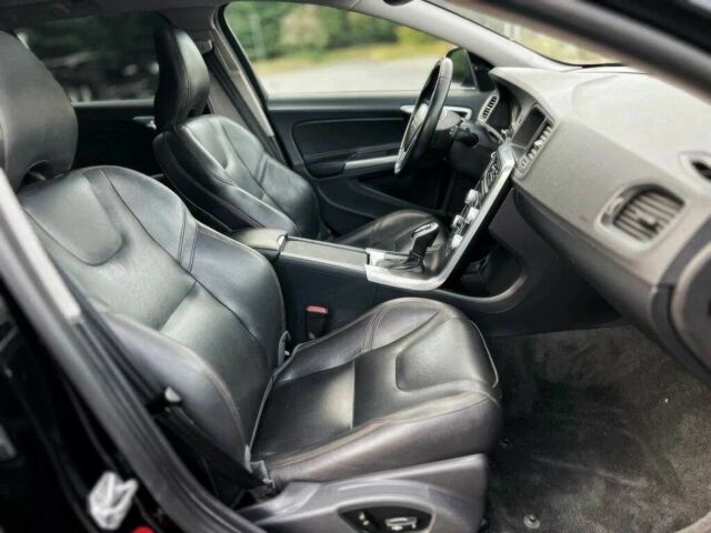 Черный Вольво B60, объемом двигателя 2.5 л и пробегом 78 тыс. км за 5300 $, фото 10 на Automoto.ua