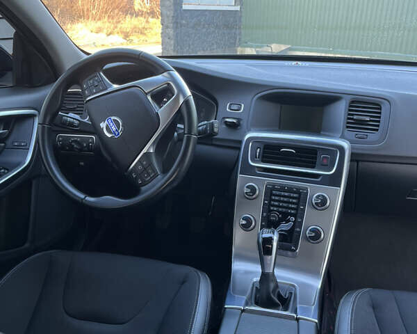 Черный Вольво B60, объемом двигателя 1.97 л и пробегом 49 тыс. км за 18500 $, фото 7 на Automoto.ua