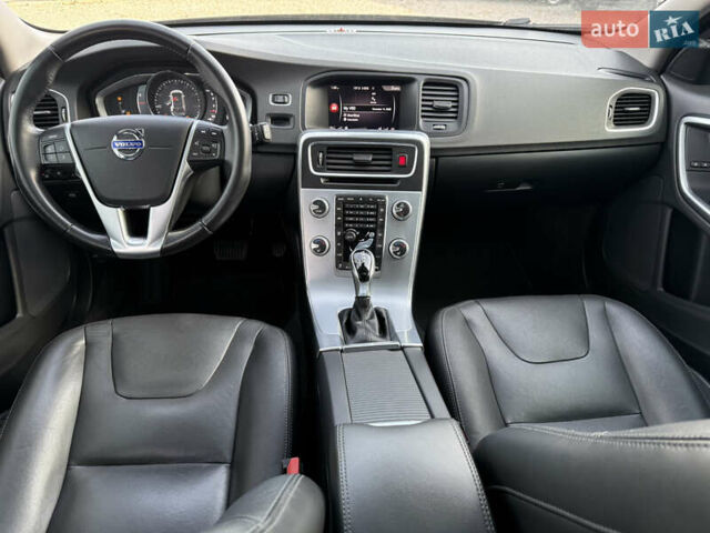 Черный Вольво B60, объемом двигателя 2 л и пробегом 148 тыс. км за 12200 $, фото 49 на Automoto.ua