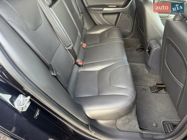 Черный Вольво B60, объемом двигателя 2 л и пробегом 148 тыс. км за 12200 $, фото 55 на Automoto.ua