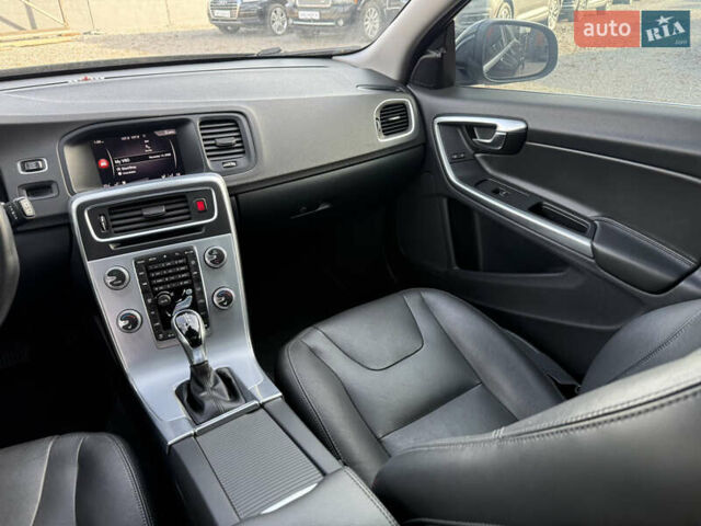 Черный Вольво B60, объемом двигателя 2 л и пробегом 148 тыс. км за 12200 $, фото 48 на Automoto.ua