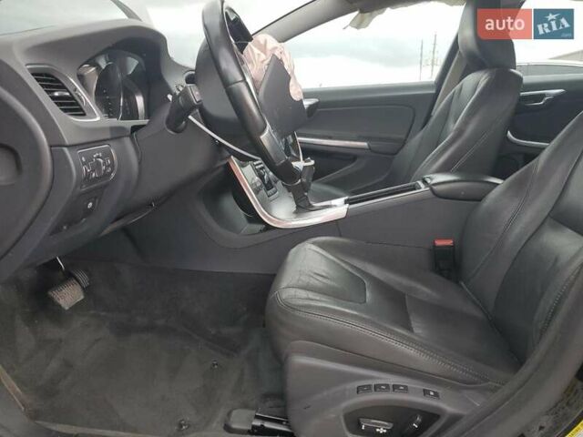 Вольво B60 2017 в Ровно на Automoto.ua Черный Вольво B60, объемом двигателя 2 л и пробегом 127 тыс. км за 6999 $, фото 6 на Automoto.ua